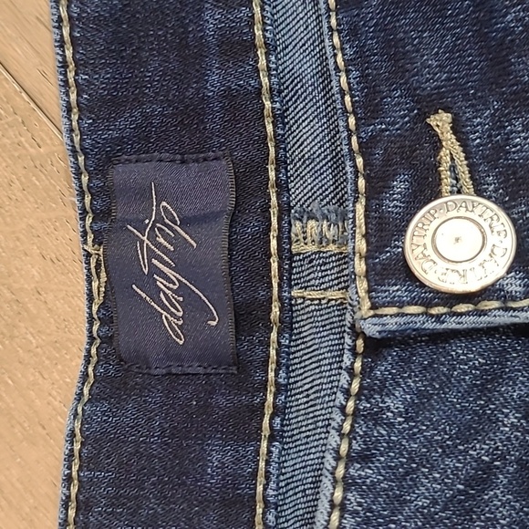 EUC Daytrip Jeans Women's sz 29 Virgo Crop Leg Mid Rise Denim Jeans - Picture 9 of 14